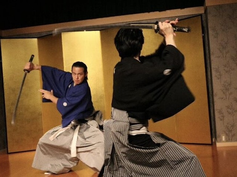 京都の剣舞パフォーマンスと侍アドベンチャー