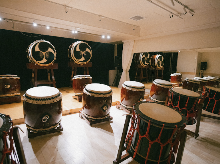 비트를 느껴보세요: 도쿄 타이코 드럼 세션