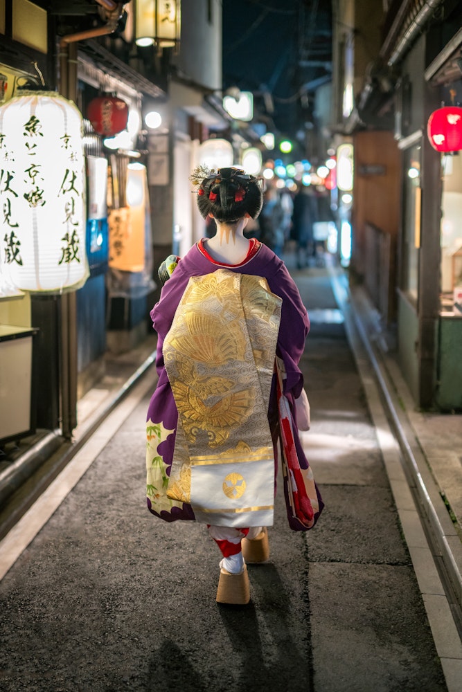 Maiko at Night