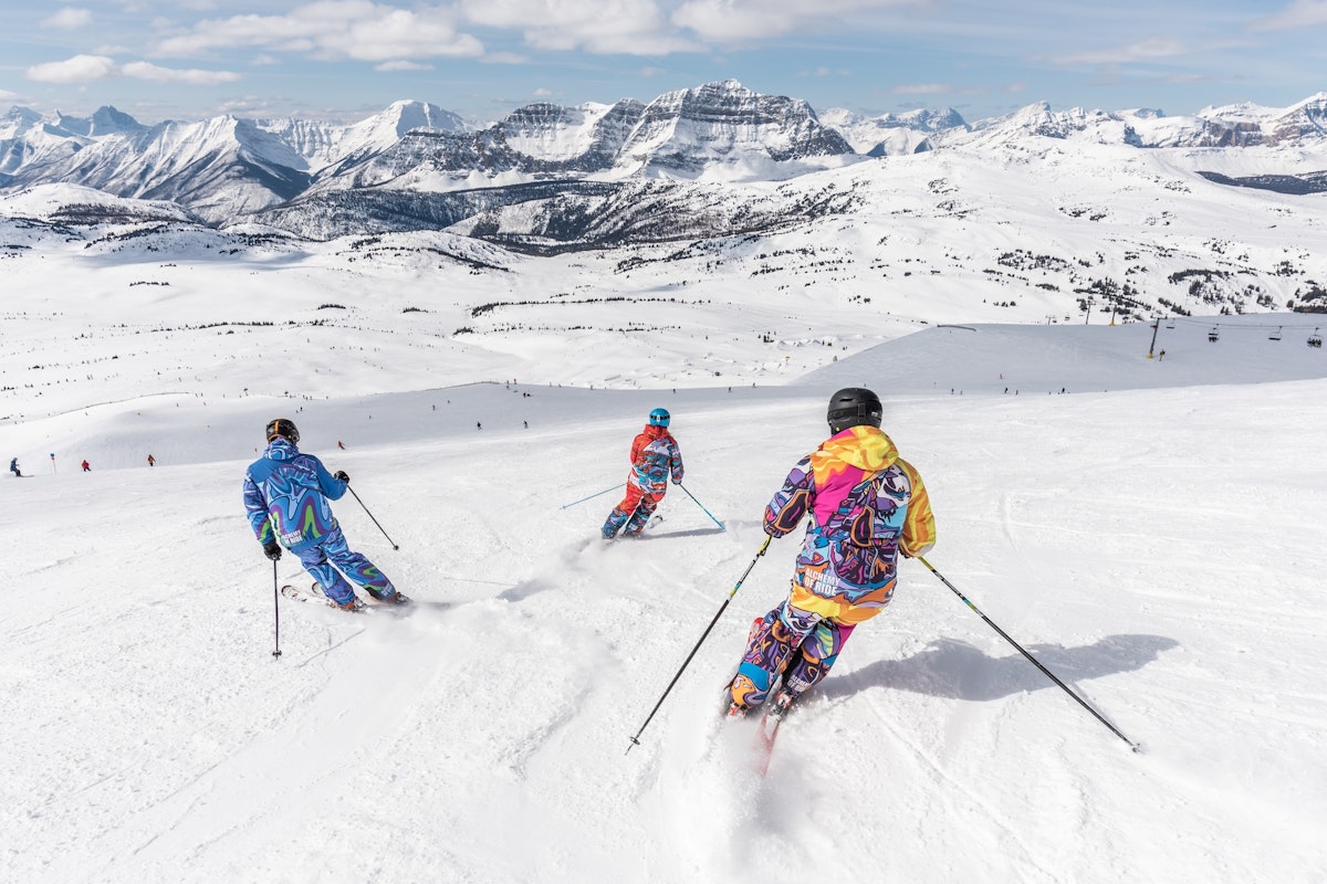 Skiing Skiing