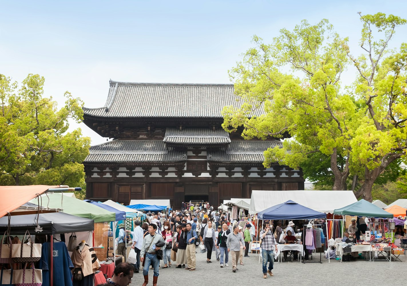 People shopping in Kobo-ichi market at Toji temple
