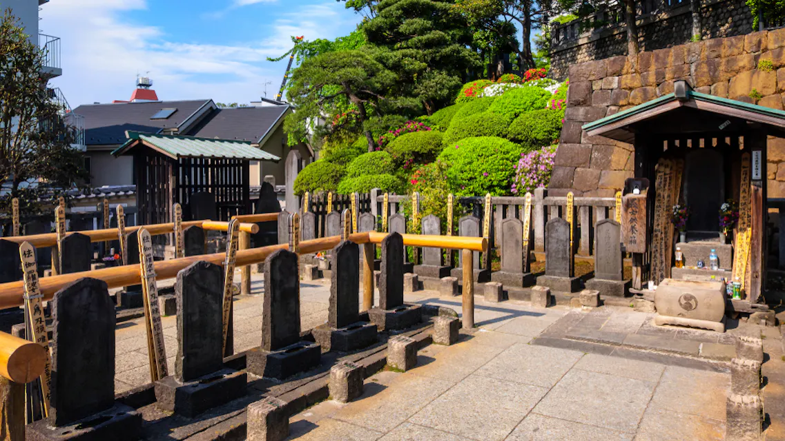 The Grave of the 47 Ronin at Sengakuji Temple
