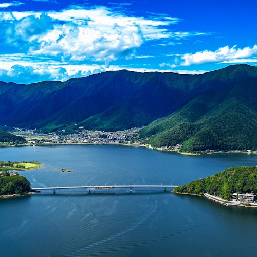 Ayollar qinni yalaganda qanday qilib boshashadi Yosh kelin bilan ruscha jinsiy aloqa