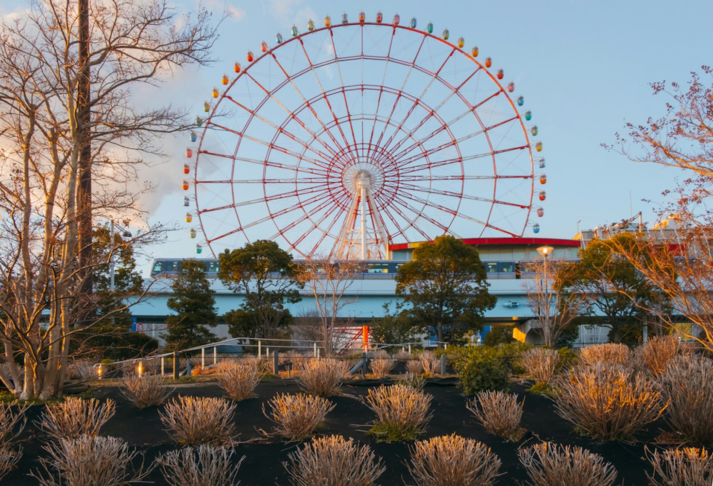 Mizunohiroba seaside park at Tokyo Harbor