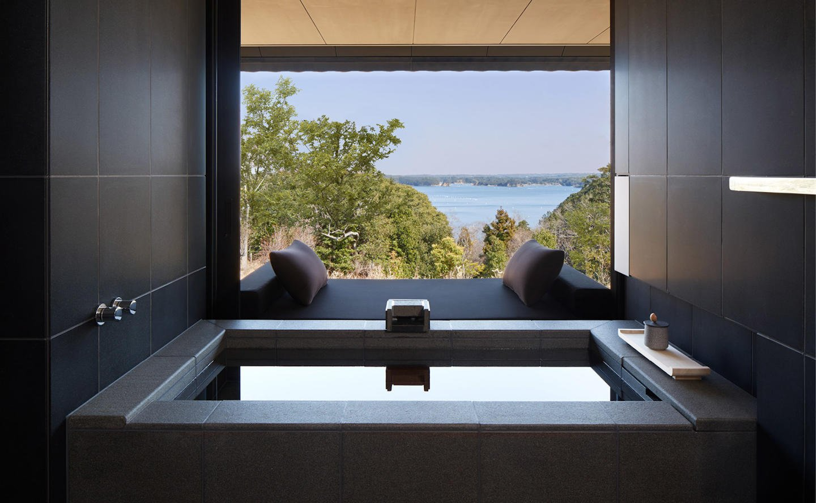Bathtub