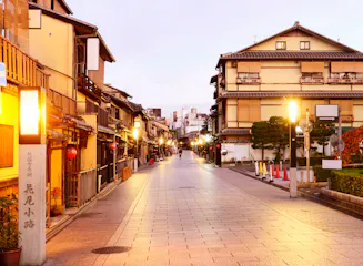 Hanamikoji Street