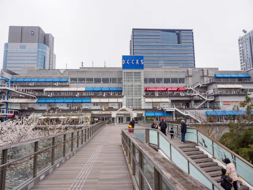 DECKS Tokyo Beach