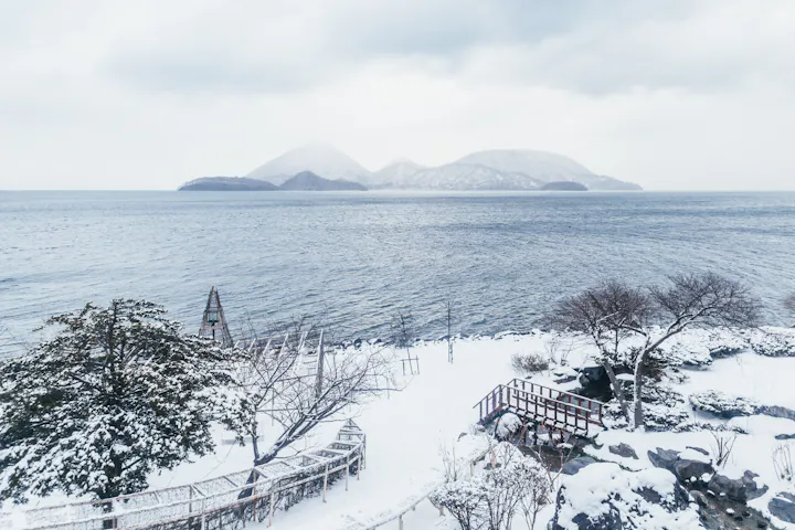 Lake Toya overview