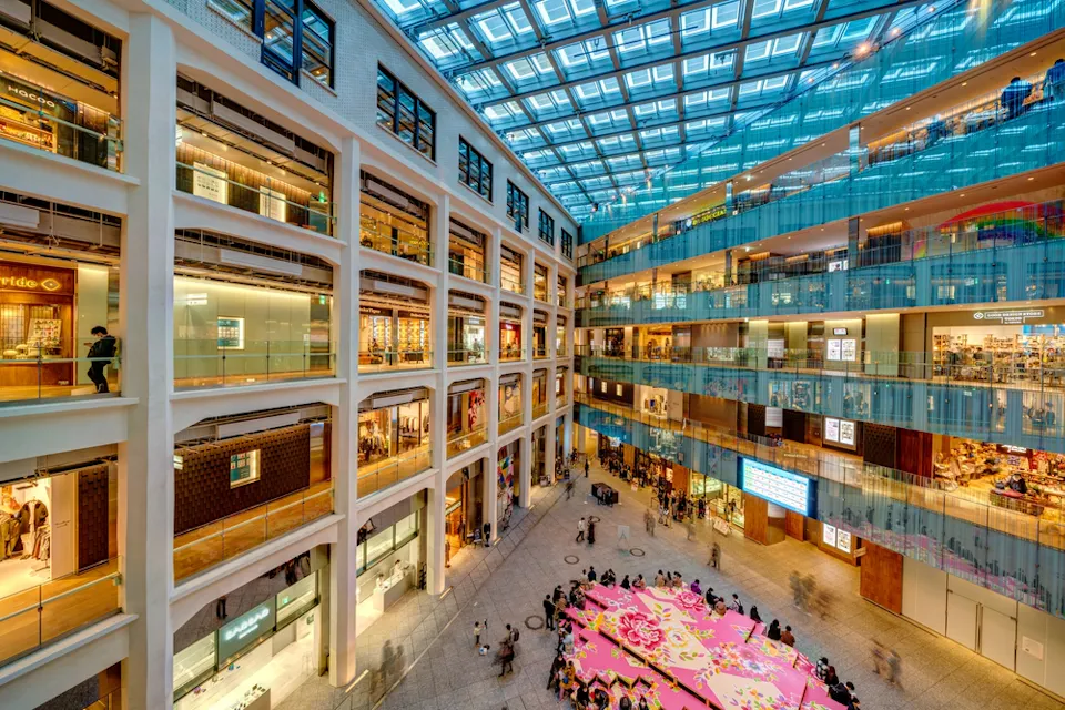 Kitte shopping center with full of tenant shops