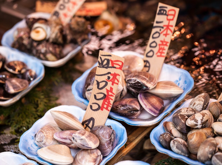 도쿄의 미식 탐험: 클래식 쓰키지 아침 식사 투어 경험