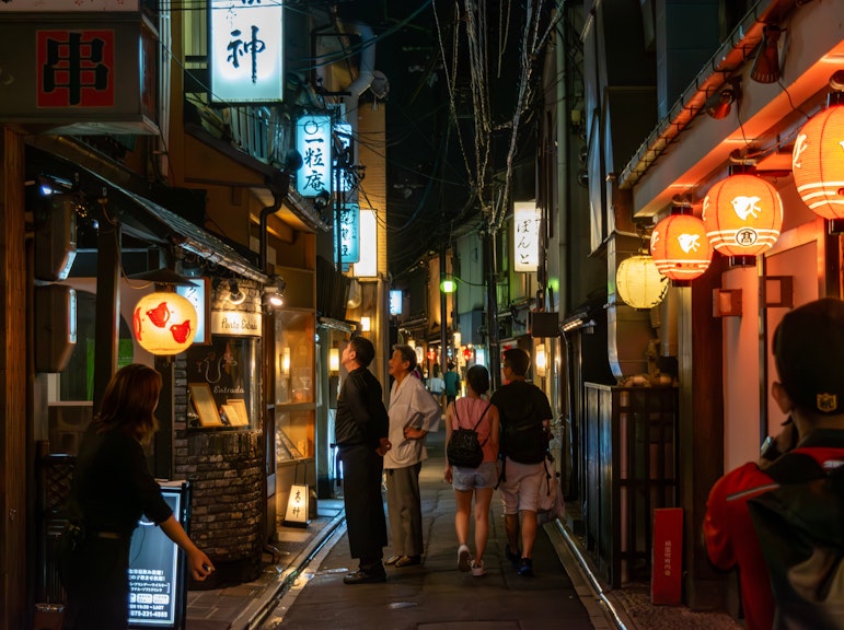 교토의 밤: 매혹적인 바 홉 투어