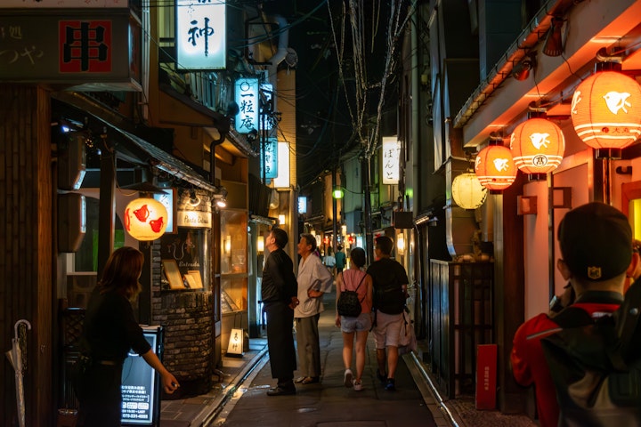 교토 애프터 다크: 매혹적인 바 호핑 나이트 투어