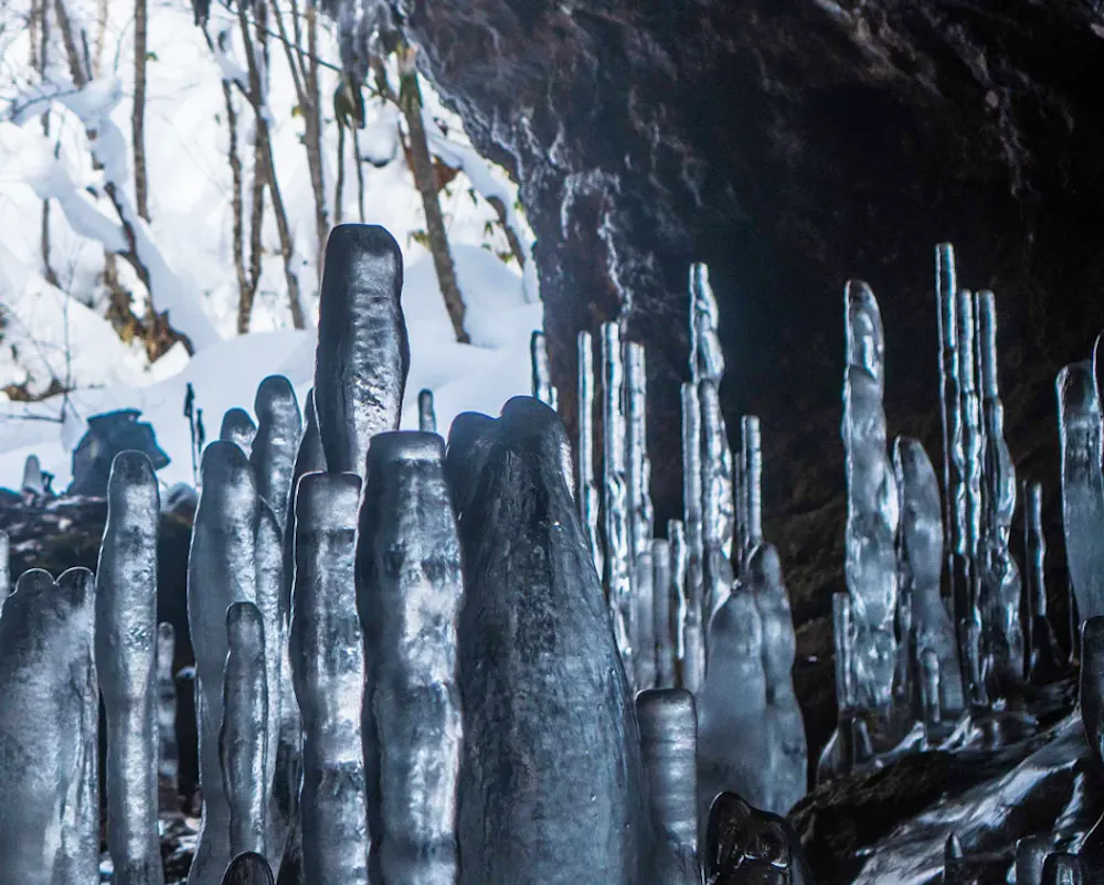 Karurusu Ice Cave