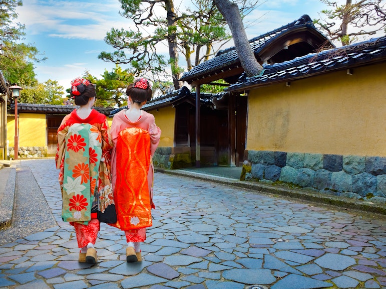 Kanazawa Full-Day Private Walking Tour With a Local Guide