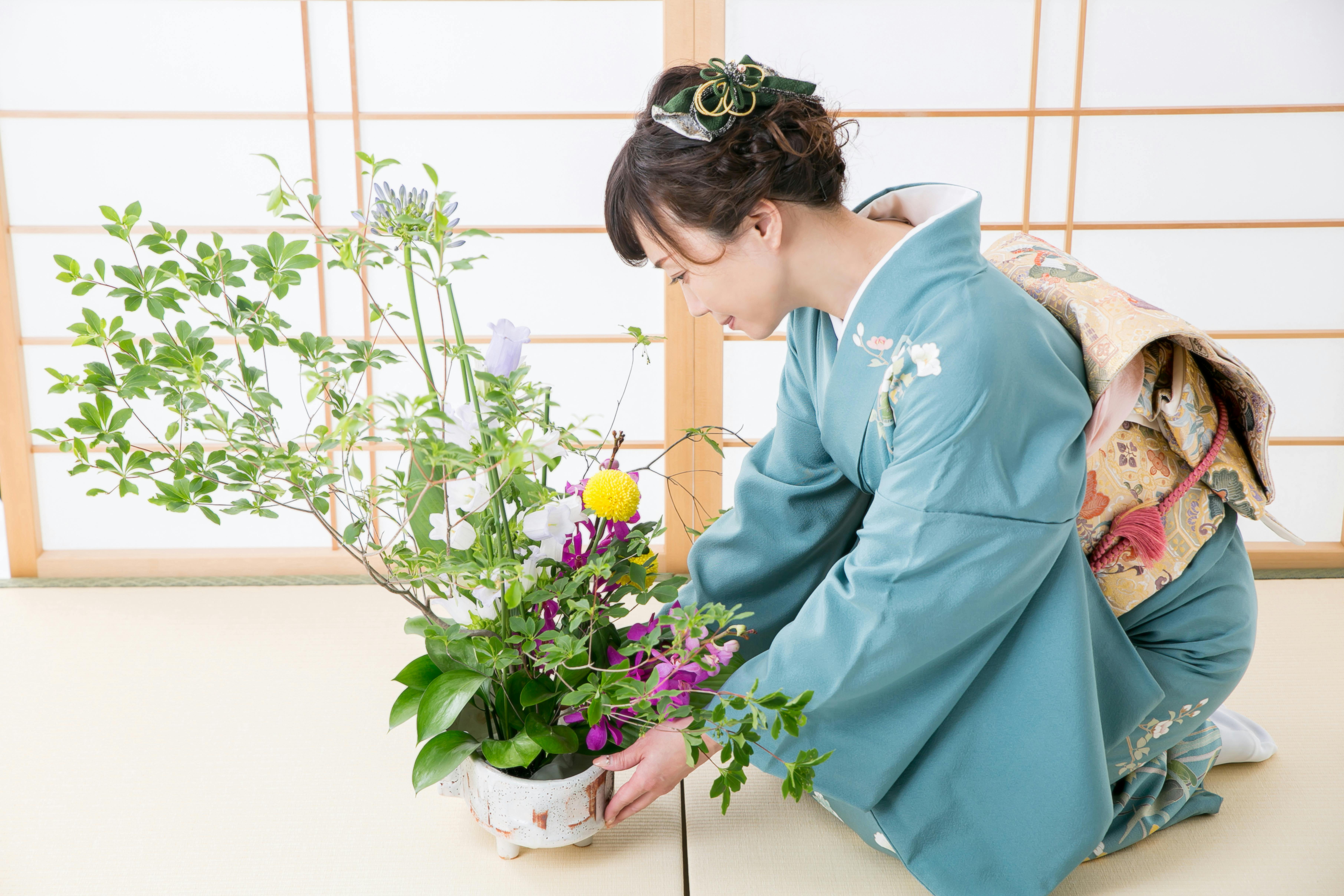 지역 선생님의 집에서의 다도체험: 꽃꽂이 클래스