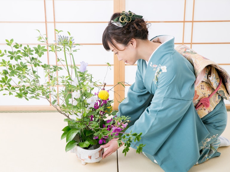 地元の先生の自宅での生け花体験:花のアレンジメント教室