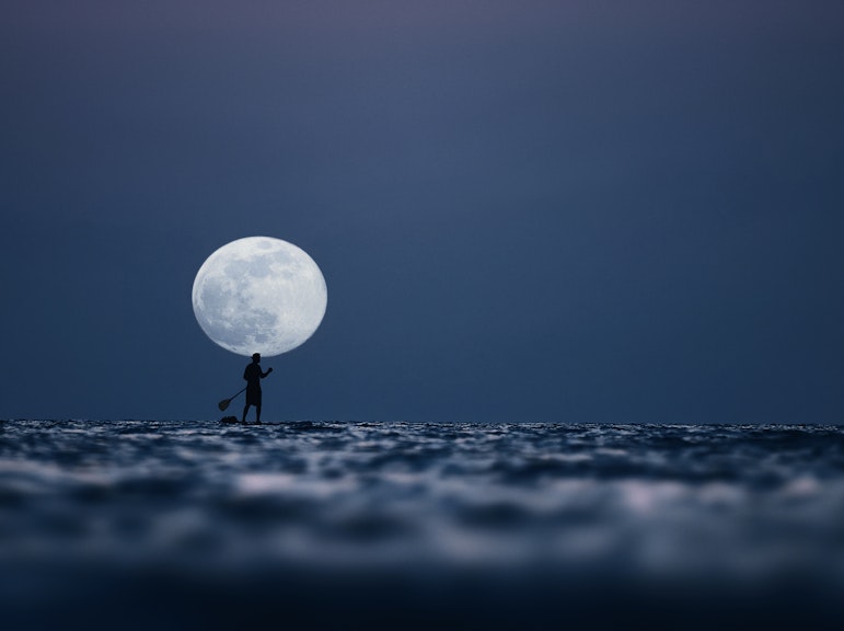 宮古島の夜。島の夜を体験して新しい冒険をお楽しみください!星空観察と夜間のSUPまたはカヌー