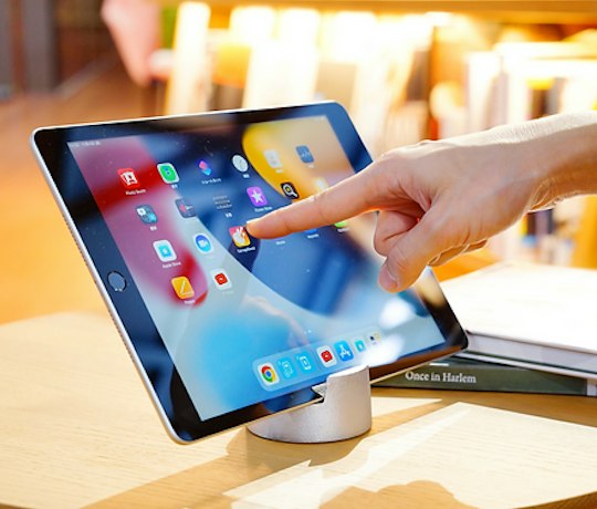 Metalwork Experience - Personalize Your Own Tablet Stand - Trip To Japan