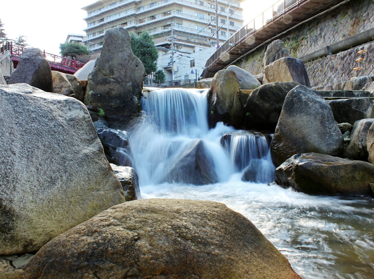 神戸の隠れた宝石:山々、庭園、温泉を巡るプライベートカーの旅