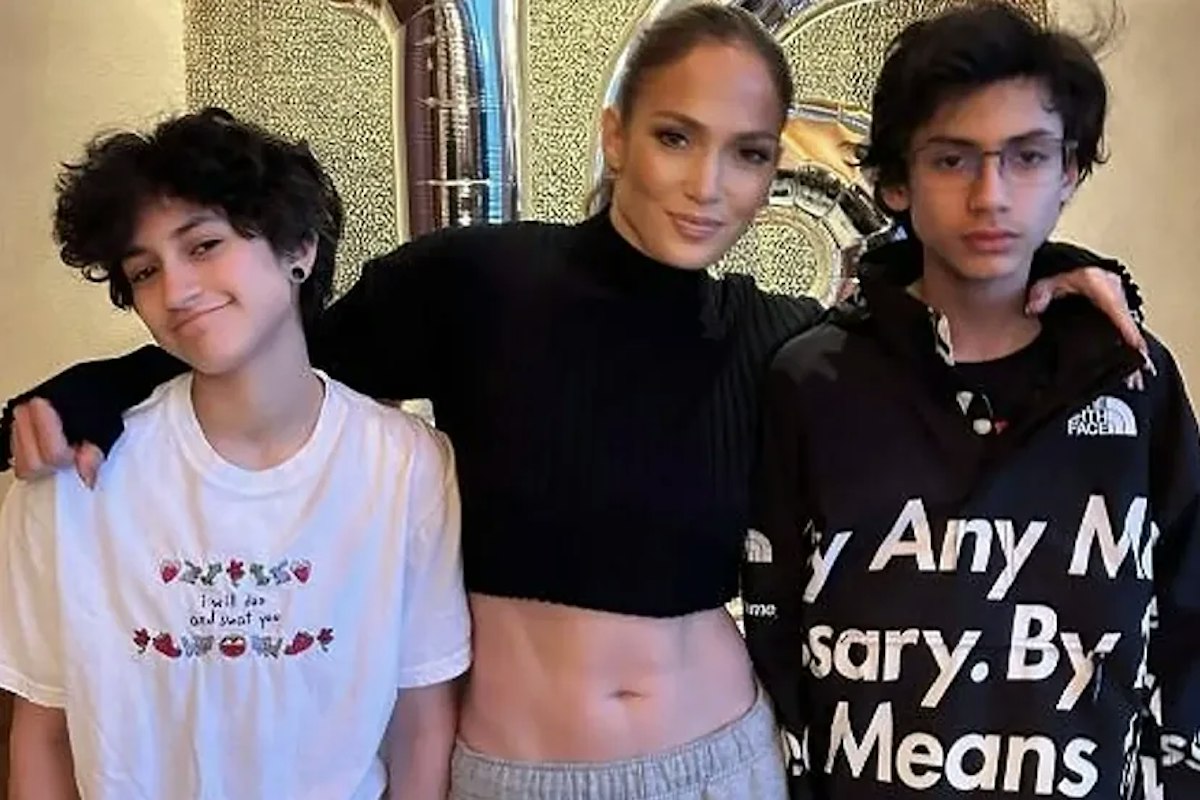 J.Lo 쌍둥이와 함께 일본에서 16세 생일 축하 - Trip To Japan