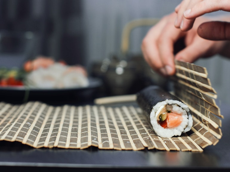 도쿄에서 스시 만들기 수업 경험하기