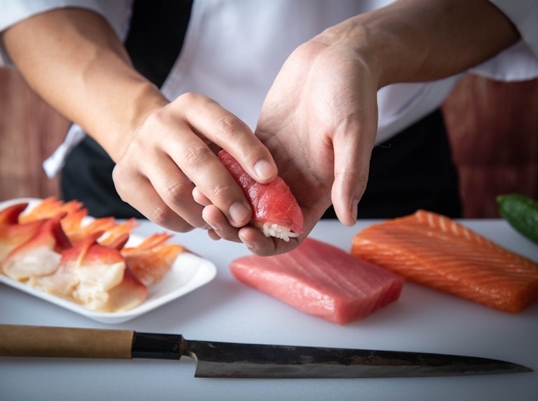伝統的な日本の寿司料理体験