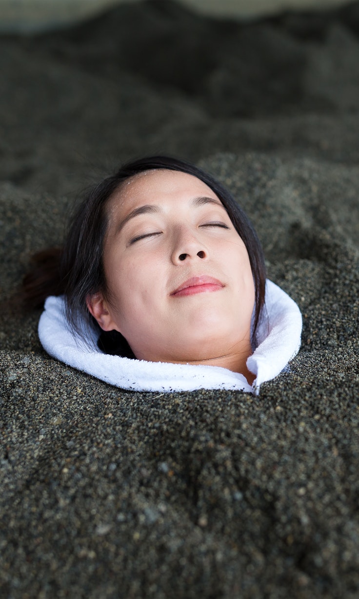 Sand Bathing 이부스키 모래욕 체험, 차蒸과 오크라 스무디 즐기기 - Trip To Japan - Trip To Japan