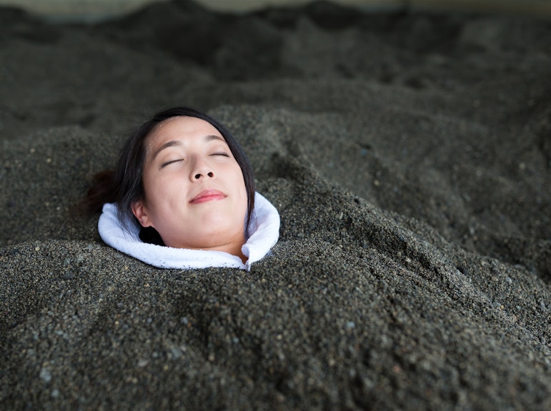 Ibusuki Hot Sand Bath Experience, Enjoy Chabushi, and Okra Smoothie