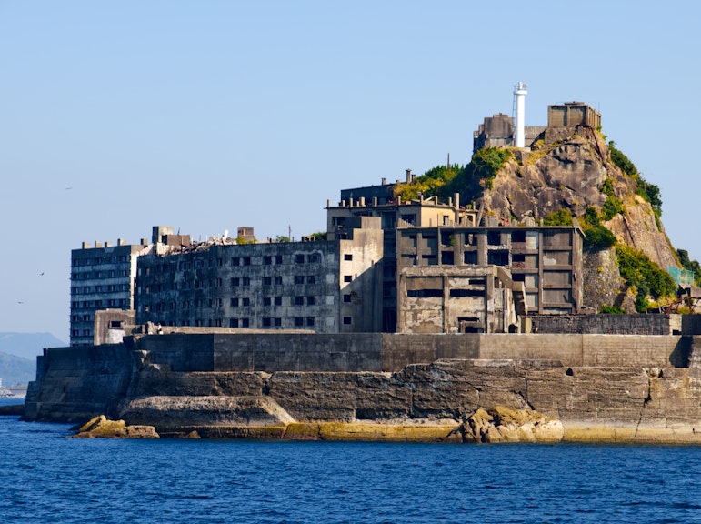 長崎の秘密の宝石を発見 - 軍艦島探検!