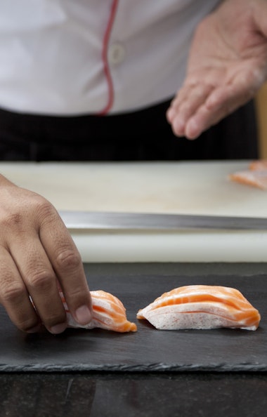 Making Nigiri Sushi Making Nigiri Sushi