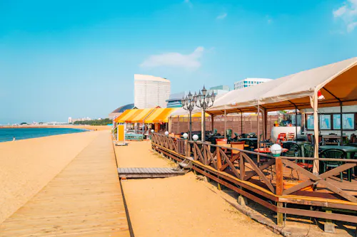 Momochi Seaside Park