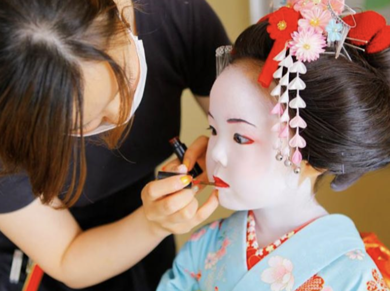 Kids' Maiko Dress-Up & Photo Shoot at Shiki Studio in Kyoto