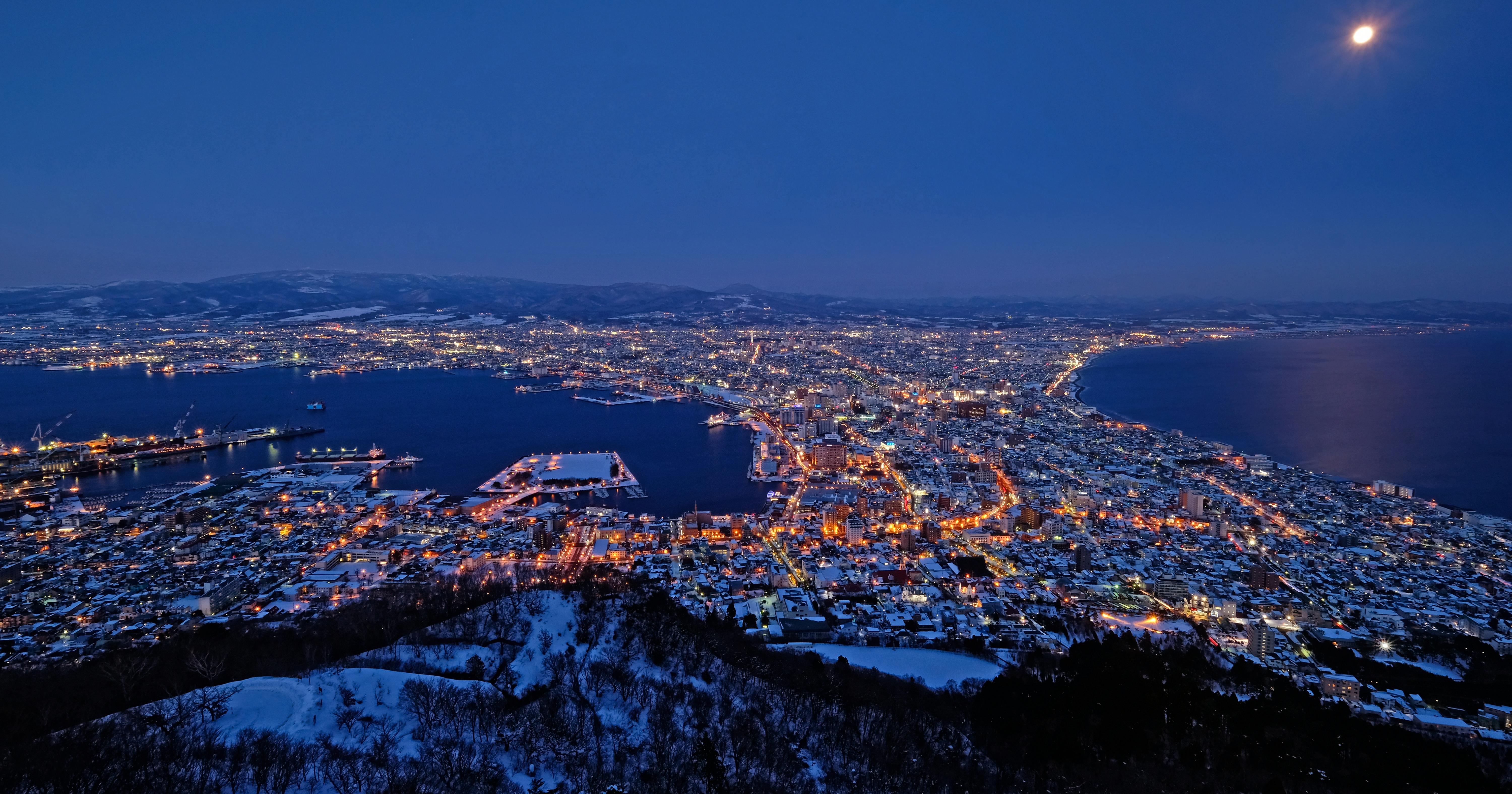 函館山の夜景の醍醐味を体験:五稜郭と湯の川ジャンボタクシー