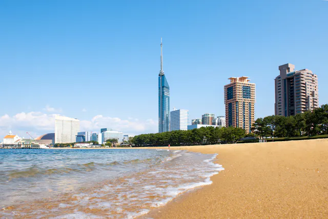 Momochi Seaside Park