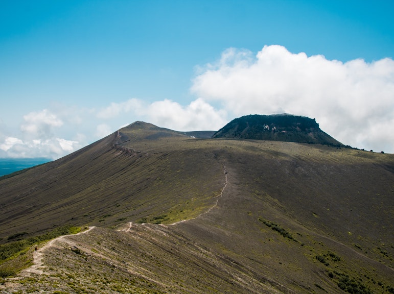 Mount Tarumae Tour: Caldera Hike & Volcano Vistas