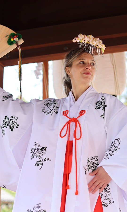 Miko (Shrine-Maiden) Experience at Takenobu Inarijinja Shrine - Trip To ...