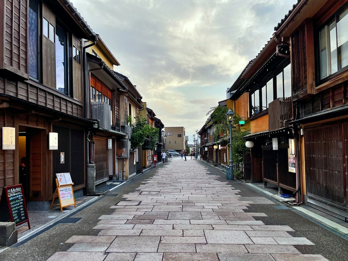 Historical Heritage: Higashi Chaya's Authentic Charm