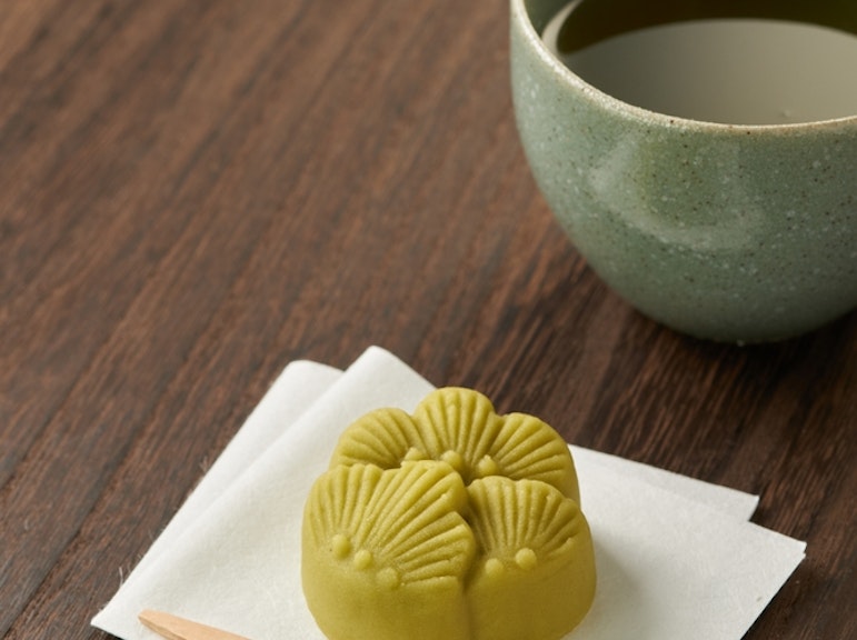 Making Japanese Desserts Nerikiri & Drinking Matcha in Tokyo