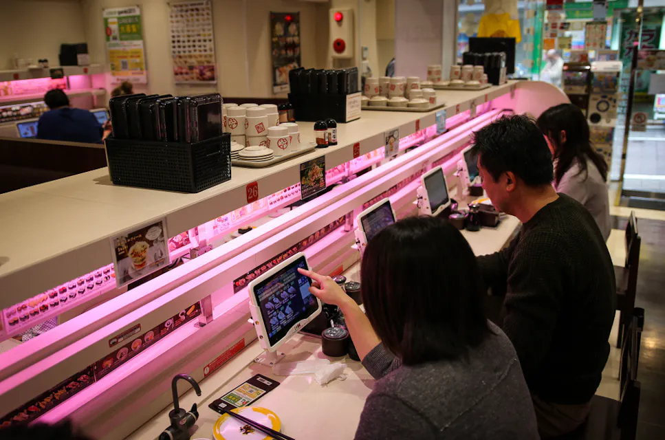 Conveyor belt sushi (kaitenzushi) in Osaka/Tokyo Conveyor belt sushi (kaitenzushi) in Osaka/Tokyo