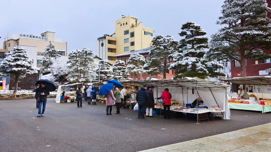 Jinya-mae Morning Market is in front of Takayama Jinya