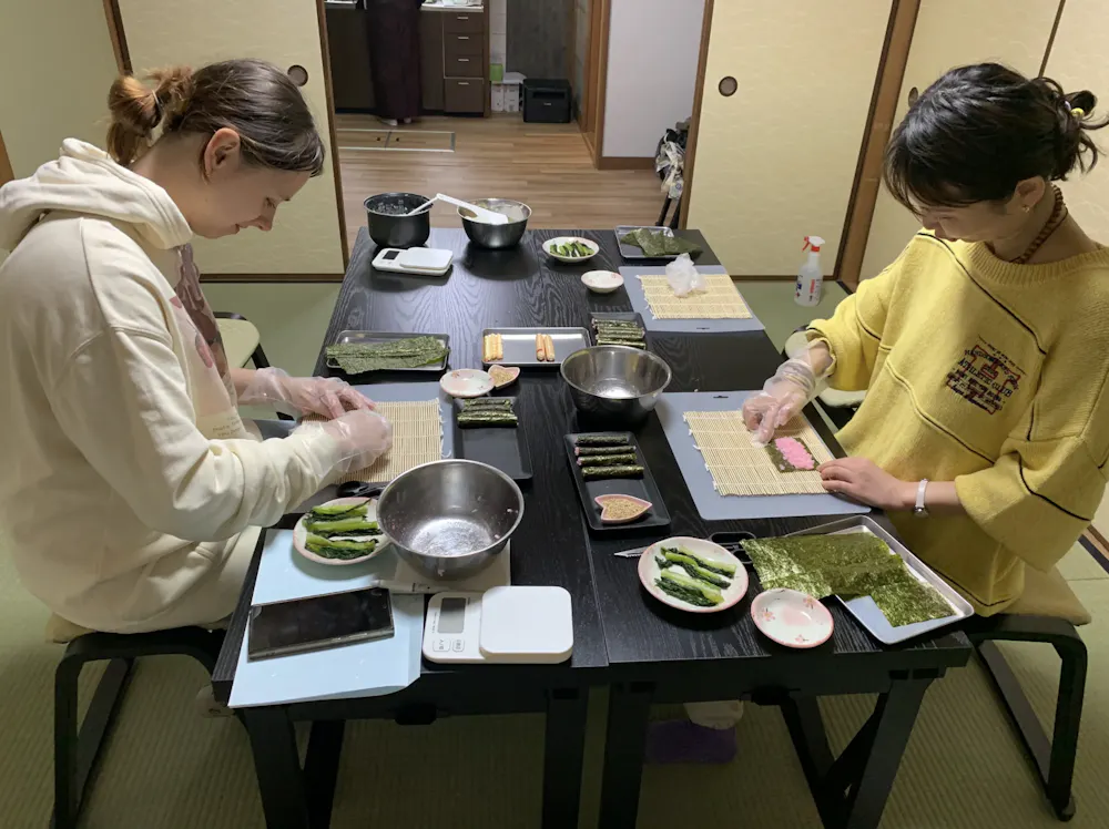 Art Sushi Rolls Experience