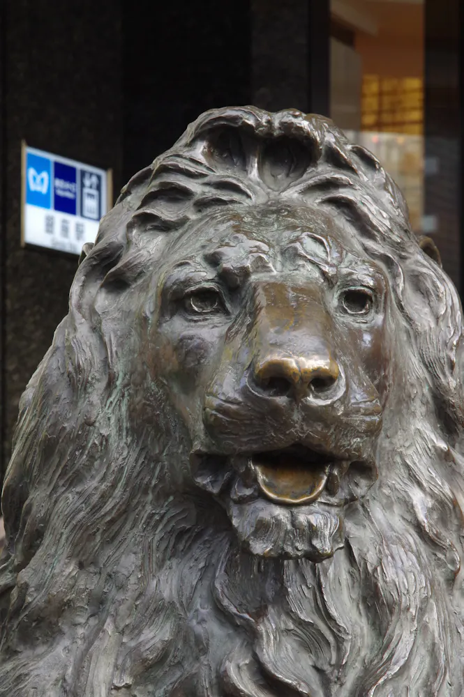 Ginza Mitsukoshi Lion Statue
