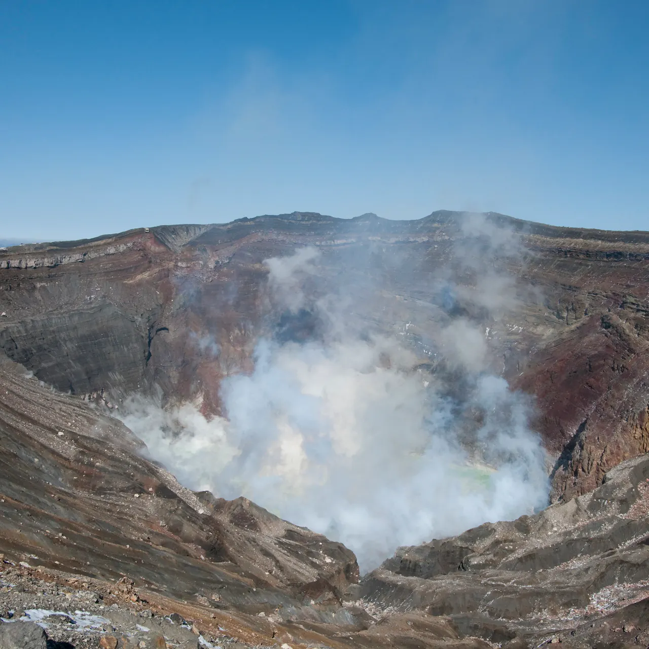 Comparing Volcanic Monitoring Data Comparing Volcanic Monitoring Data