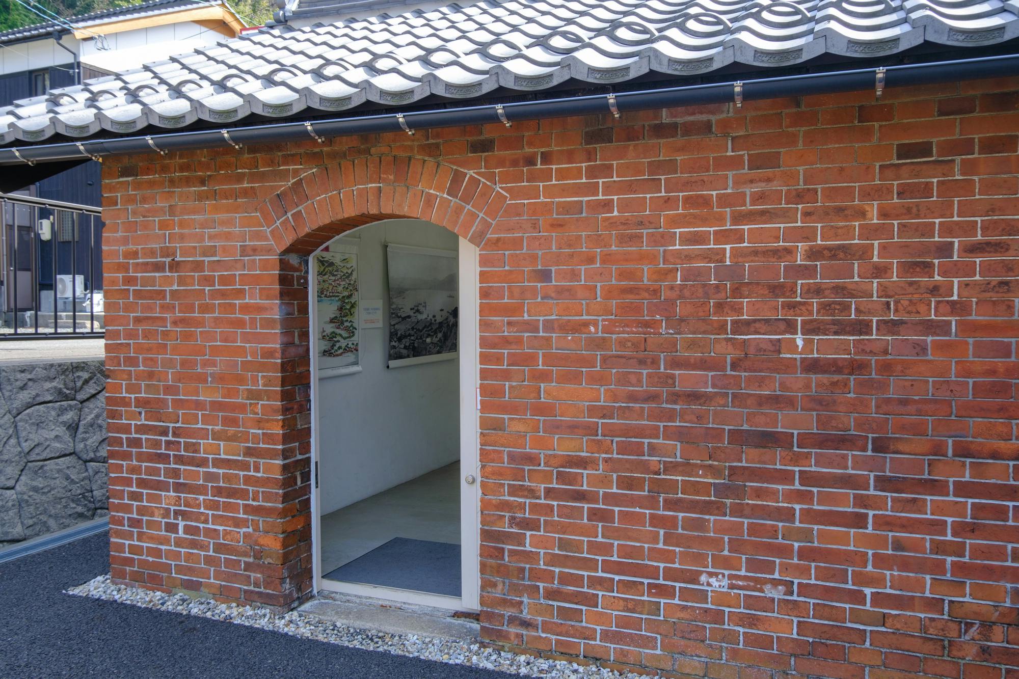 Former Tsuruga Port Station Lamp Hut