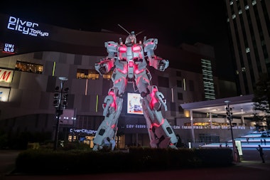 Unicorn Gundam Statue