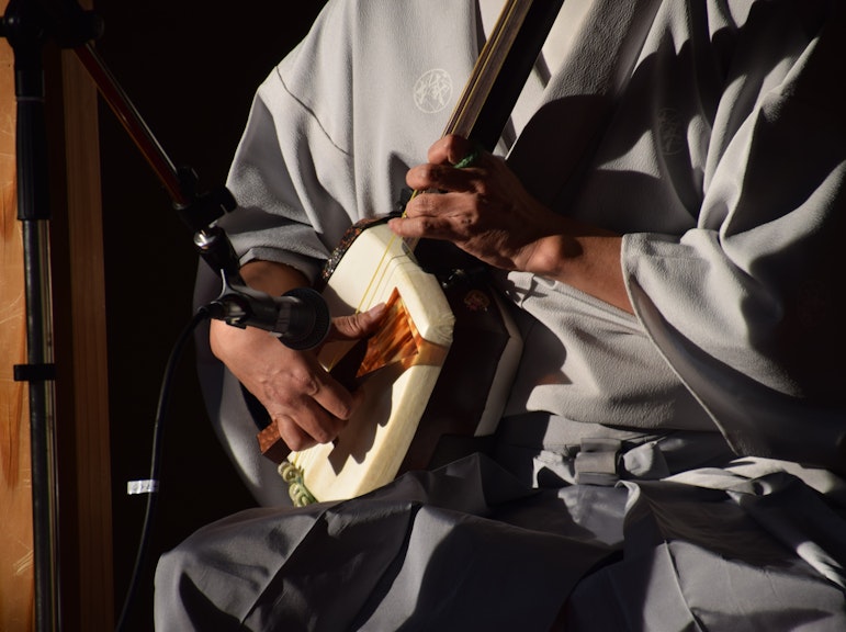 구죠유 현 사운드배스에서의 전통 일본 악기 연주회