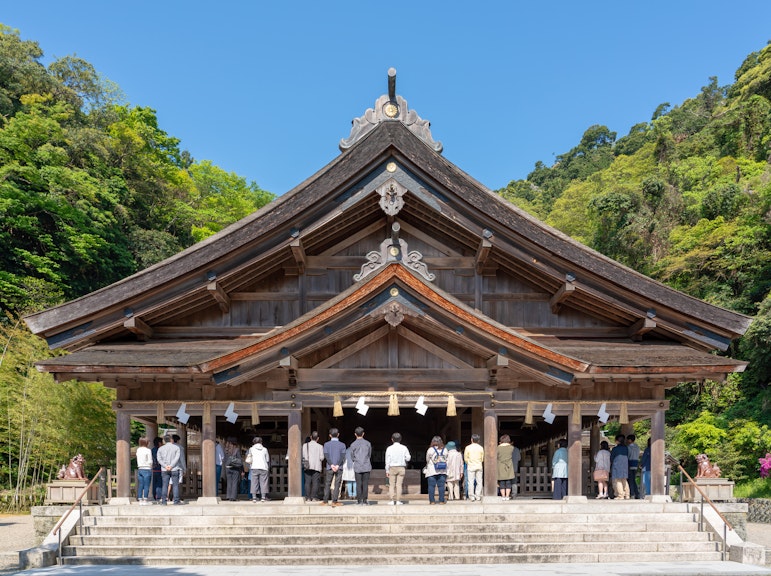 貸切車両で行く松江の美保神社と由志園庭園ツアー