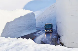 Snow Corridor (Yuki-no-Otani)
