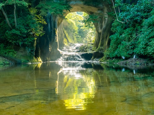 Nomizo Falls and Kameiwa Cave