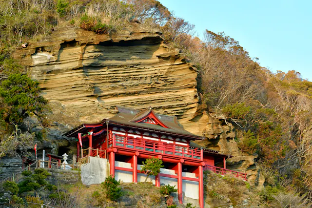 Daifukuji Temple (Gake Kannon)